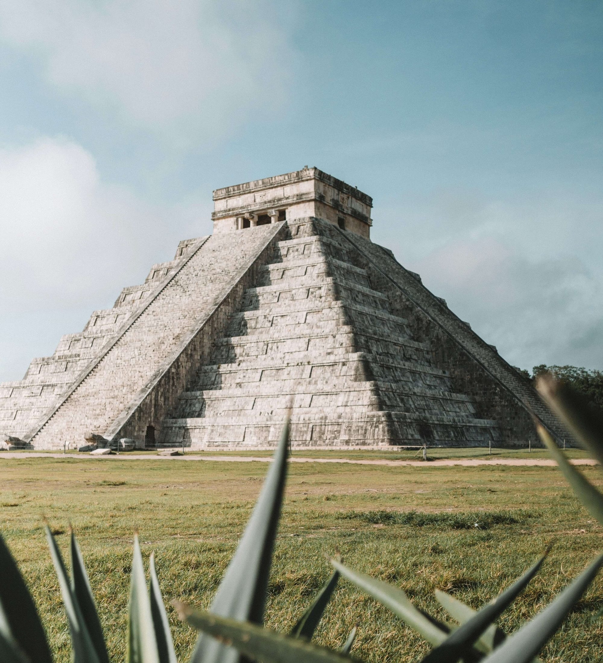 Temple of Chichén Itzá. Photo by Alex Azabache via Unsplash.